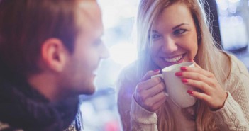 So klappt der Flirt bei Starbucks & Co Flirten im Cafe