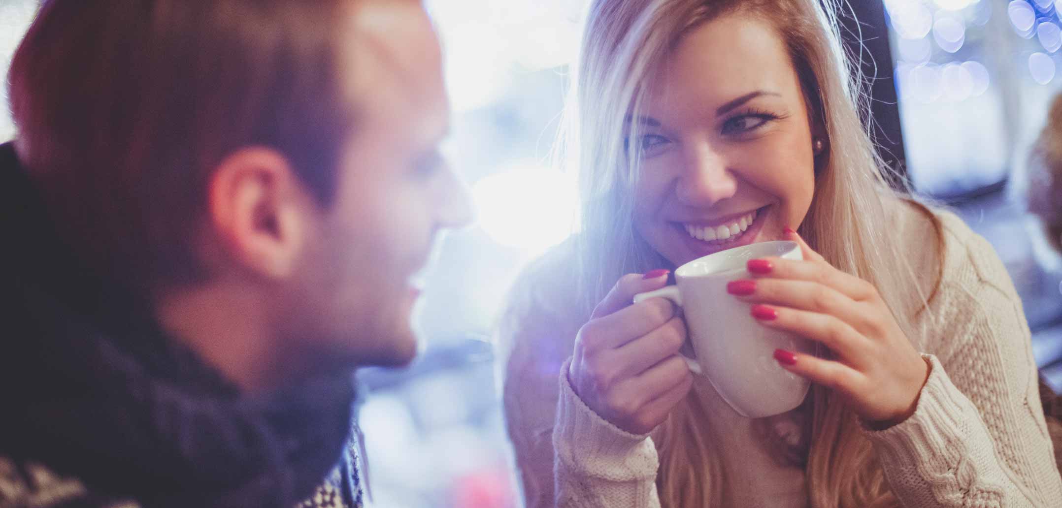 Flirten im Cafe