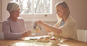 Omas klassische Beziehungs-Tipps auf dem Prüfstand Oma hat die besten Beziehungstipps für uns