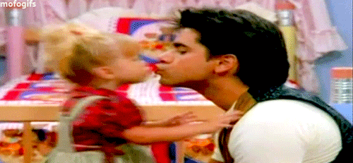 giphy.com/gifs/love-kiss-90s-GACXpolbrEp5m