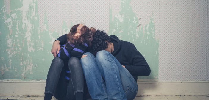 Zwei frauen flirten miteinander