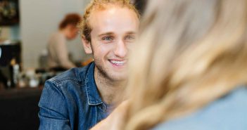 Wenn Männer um Frauen konkurrieren Der Kampf un die