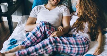 50 Dinge, die Paare zuhause tun können 50 Dinge, die Paar zuhause tun können