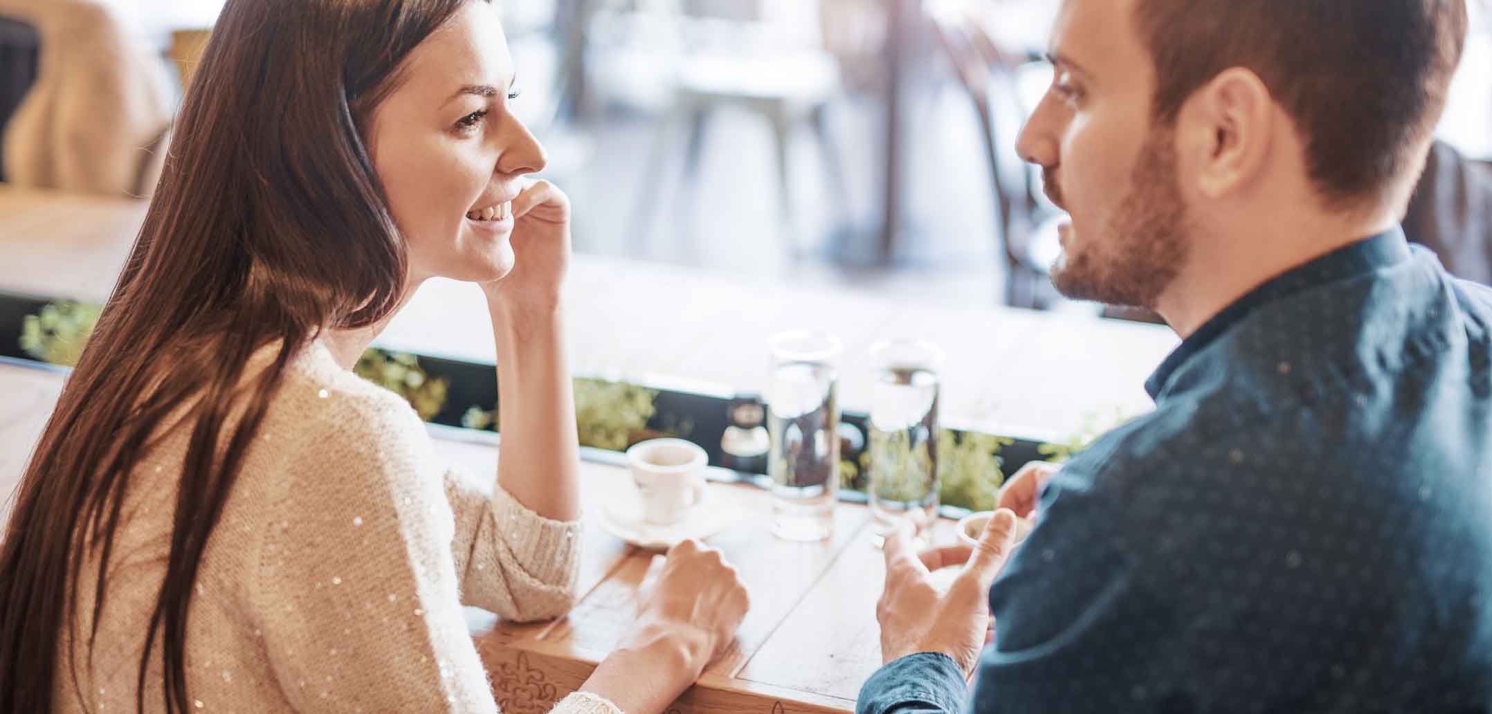 Beim Date sollten wir uns gegenseitig kennenlernen - und uns nicht nur selbst darstellen