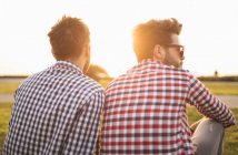 Männer-Gespräche: Lästern, lachen, diskutieren oder schweigen? Männer unter sich: das sind die Themen