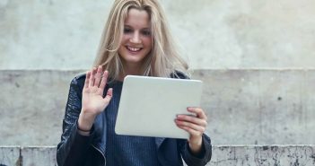 Fernbeziehungs-Booster: Wie Technik Paare näher bringt denn je Moderne Technik kann eine Fernbeziehung versüßen