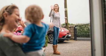 Ihre Kinder treffen seine Neue "Das ist eure Stiefmutter" - wie man seinen Kindern die neue Partnerin des Ex vorstellt