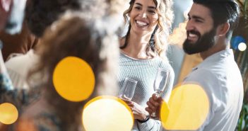 Warum es Singles im Freundeskreis von Pärchen braucht Singles sorgen für neuen Schwung im Paaralltag