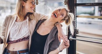 Ghosting unter Freunden – Und plötzlich war der Kontakt abgerissen Früher war die Freundschaft eng doch nun hört man nichtsmehr voneinander. Ghosting gibt es auch unter Freunden.