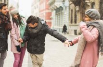 Partner an der langen Leine: Kluge Idee? Wer seinem Partner Freiraum gibt, profitiert davon.