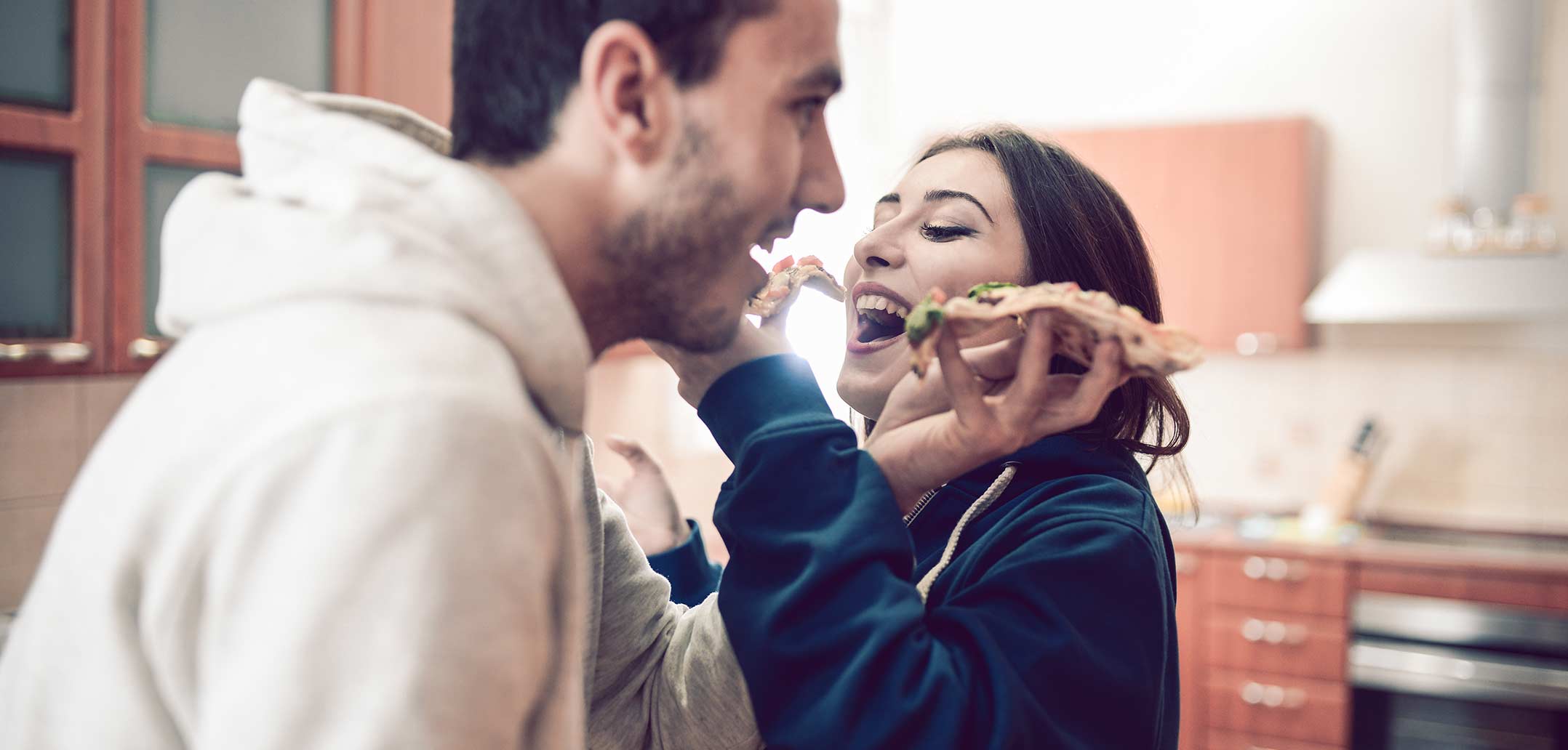 Paare, die in einem haushalt leben, werden schneller dick