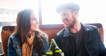 Warum Sie jemanden daten sollten, der Ihnen – ein wenig – Angst macht Warum man jemanden daten sollte, der einem ein wenig Angst macht