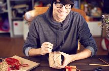 Über diese 9 Geschenke zum Valentinstag freuen sich Frauen wirklich Männer, setzt bei Valentinstagsgeschenken auf Originelleres als Blumen!