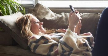 Ist es peinlich, dem Partner auf Facebook öffentlich seine Liebe zu zeigen? dem Partner über Facebook seine Liebe zeigen
