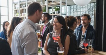 Speed-Dating: Frauen treffen im Drei-Minutentakt Mehrere Dates an einem Abend dank Speed-Dating