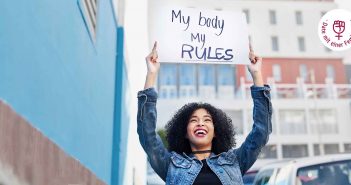 Date mit einer Feministin: Ist sie prüde im Bett? Was bedeutet Feminismus genau?