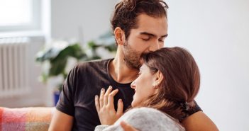 Was ist Emotionsfokussierte Paartherapie? Zuneigung Paar