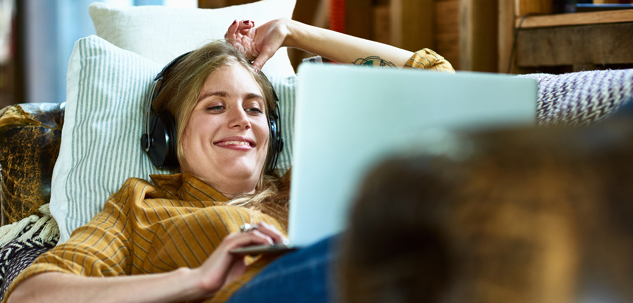 Frau beim Video-Call