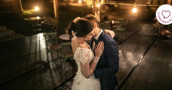 Meine Corona-Hochzeit – Mit Hindernissen, aber wunderschön Hochzeitspaar alleine auf der Tanzfläche