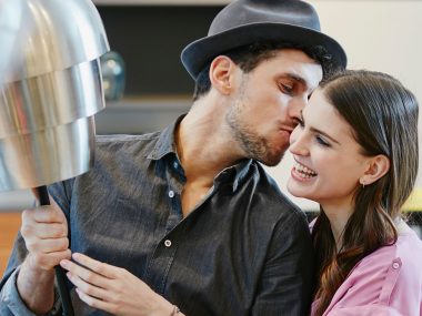 Erstes Date im Möbelhaus