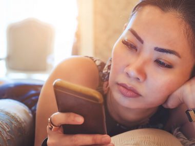 Geghostete Frau; Fünf Anzeichen, dass du vielleicht bald mit „Ghosting“ zu tun hast