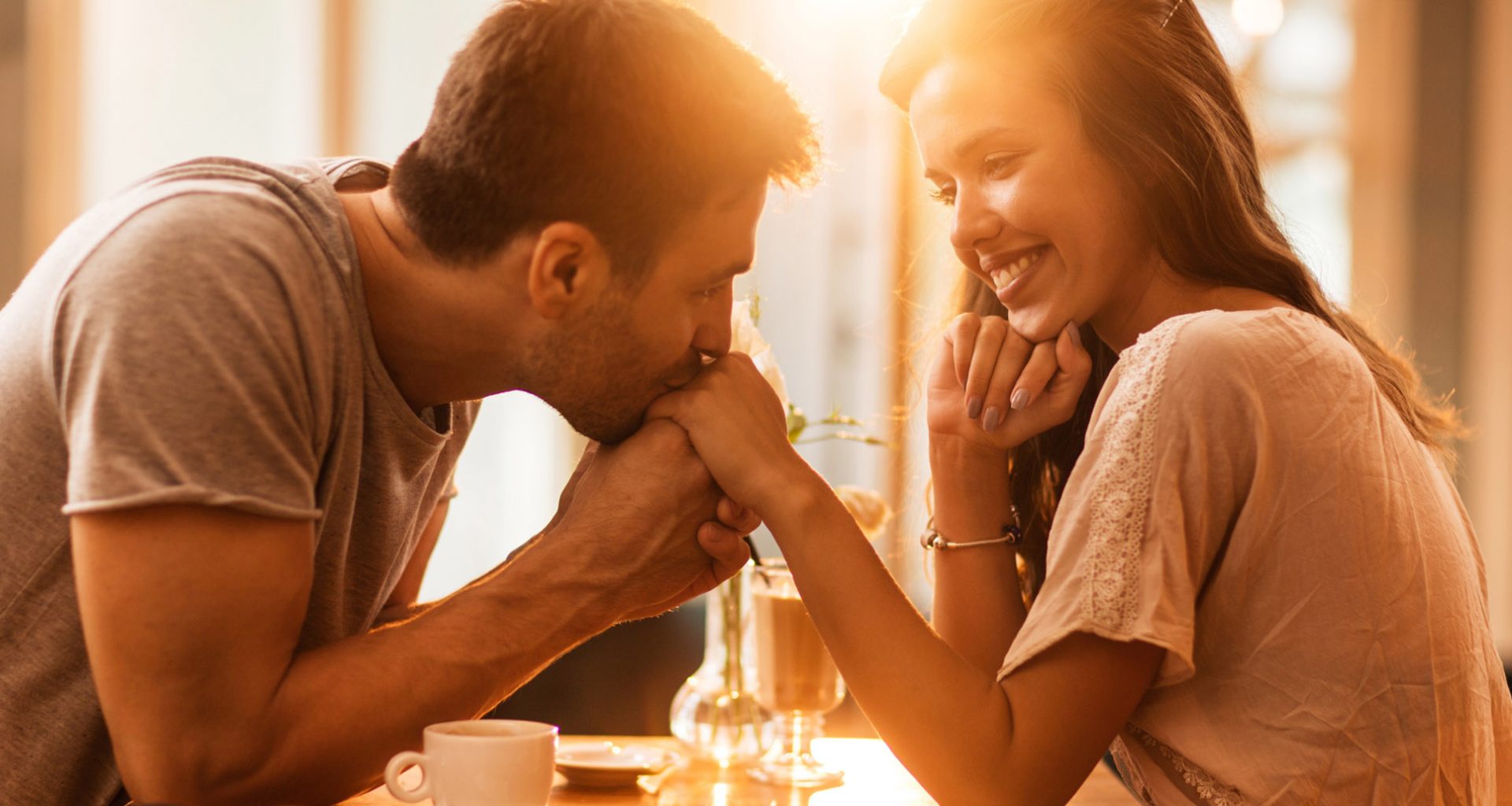 Liebe Männer: Diese Flirt-Tipps aus dem Internet solltet ihr AUF KEINEN FALL befolgen | GQ Germany