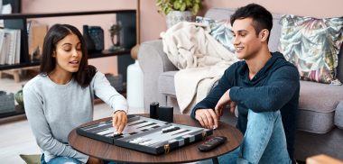 Paar beim Spieleabend