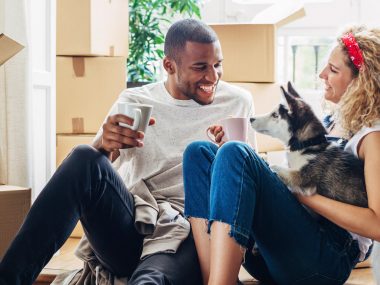 Beziehung und Corona: Zusammenziehen als Kompromiss?