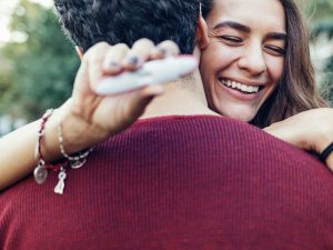 Schwangerschaft verkünden: So kannst du ihm sagen, dass er Vater wird