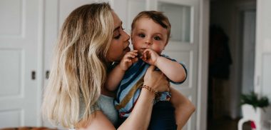 Junge Mamas: Mit diesen Vorurteilen haben sie zu kämpfen!