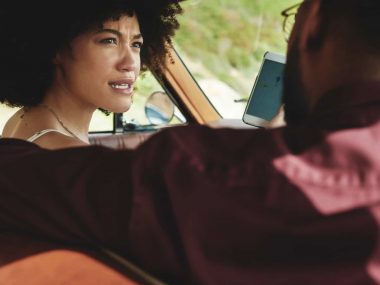 Gemeinsame Autofahrten: Warum sie für viele Paare Streit bedeuten