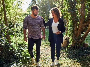 Mutter möchte den Sohn verkuppeln